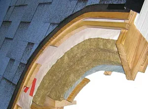 Izolarea acoperișurilor înclinate o fac dreapta