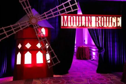 Fél stílusában Moulin Rouge extravagáns élénk érzelmek