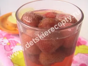 Compot de căpșuni congelate, rețete pentru copii