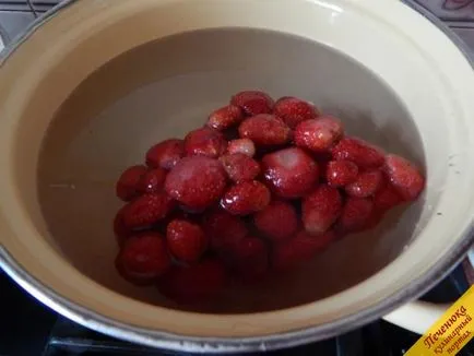 Компот от замразени ягоди (стъпка по стъпка рецепта със снимки)