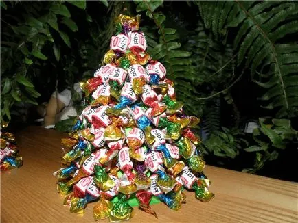 Candy hack a karácsonyfa - hogyan édességet ki a papír az ünnepi dekoráció