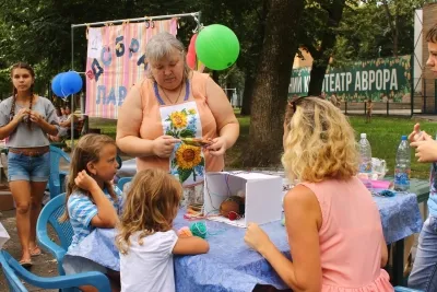 Krasnodar ment ecofestival - madárház, szervezett jótékonysági szervezet - kék