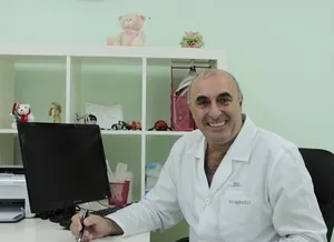Доктор травматолог най-висока категория и главен изпълнителен директор на Евро-средиземноморския клиника - Минасян Рубен