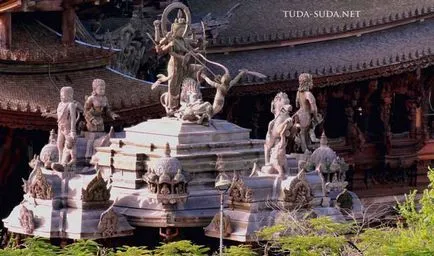 Temple of Truth - szokatlan szerkezetet Pattaya, hogyan juthat