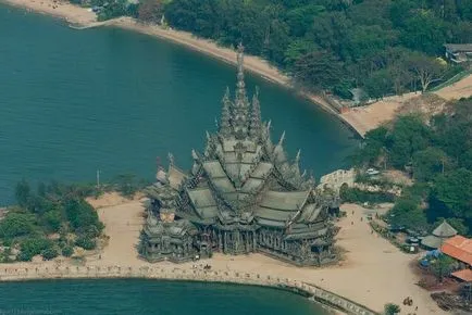 Sanctuarul Adevărului din Pattaya - o capodoperă de meșteșugari Thai