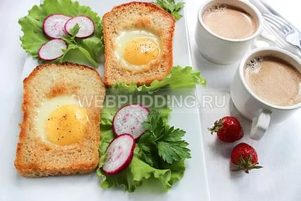 Пържени яйца в тиган в хляба - рецепта със снимки, как да се готвят за