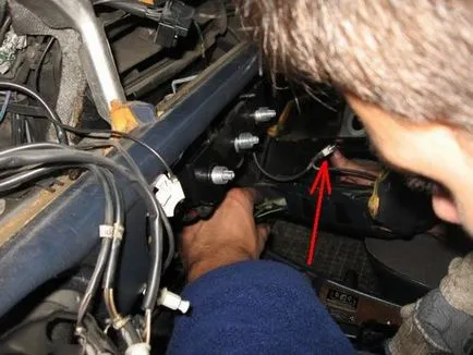 Cseréje a fixáló 190 Mercedes radiátor saját kezűleg