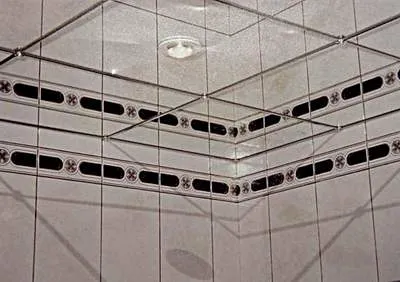 plafon oglindit în baie alege materiale practice