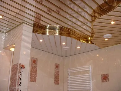 Огледален таван в банята изберете практичен материал