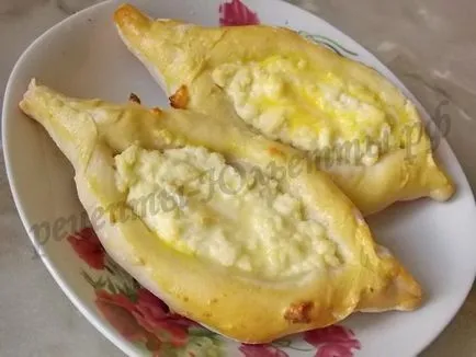 Аджарския рецепта khachapuri лодка със снимка