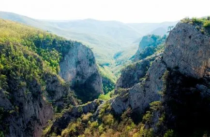 Marele Canion din Crimeea - decorul munților din Crimeea