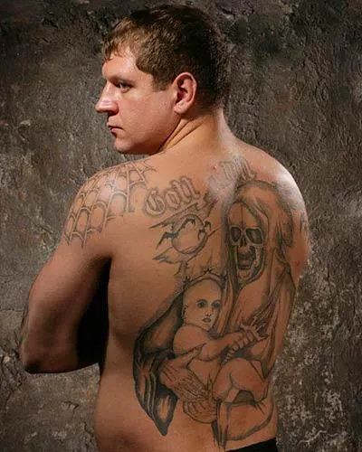 Какво прави татуировката Александър Emelianenko (9 снимки)