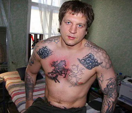 Mit jelent a tetoválás Aleksander Emelianenko (9 fotó)