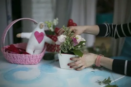 подреждане на цветя с ръцете си - у - в Италия