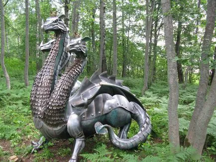 Dragon a anvelopei cu mâinile