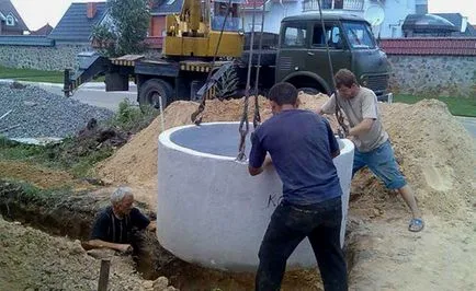 Două camere fose septice din beton armat cu mâinile lor