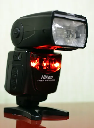 Светкавицата Nikon Speedlight SB-700 Описание, конфигуриране и управление, мястото на снимка за аматьорски и