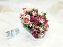 Tökéletes esküvői menyasszonyi csokor virágállatok