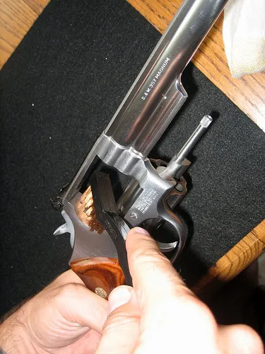 Cum se curata revolver
