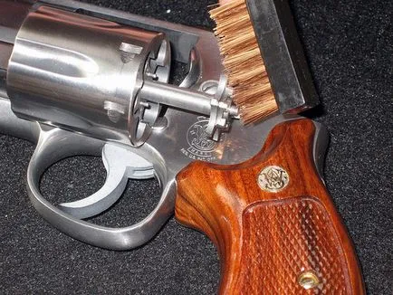 Cum se curata revolver