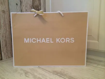 Hogyan lehet megkülönböztetni az eredeti Michael Kors táskák (Maykl Kors)