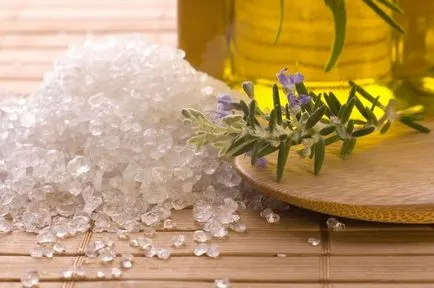 Az ízületek kezelési sóval otthon sóoldat kötszerek, tömöríti, fürdők és megoldások