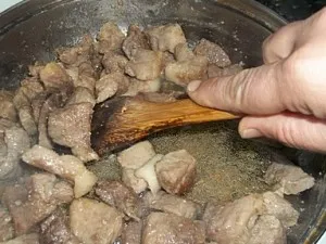 Hogyan kell főzni a pörköltet a sertéshús, sertés gulyás recept