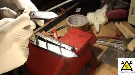 Hogyan készítsünk egy késsel végzett munka egy fa kezével