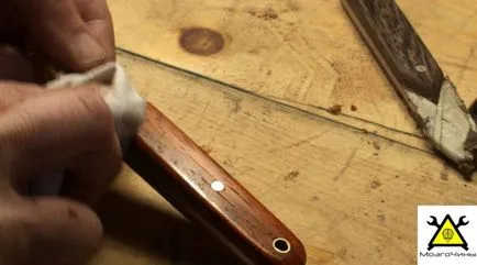 Hogyan készítsünk egy késsel végzett munka egy fa kezével