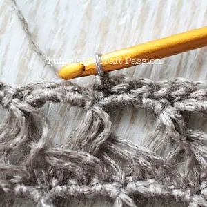 Как да плетене на една кука дантела шал с ресни