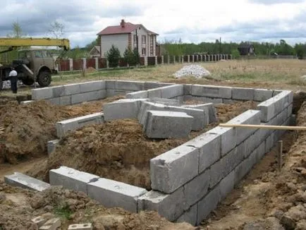 Hogyan öntsük az alapja a ház podvalominstruktsiya telepítés saját kezűleg, különösen az épületekben