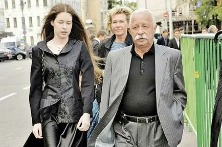 Леонид Якубович (телевизионен водещ) биография, снимки, заедно със съпругата си и семейството му
