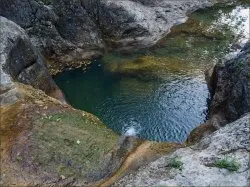 Кара Гол - Баня младежта в Големия каньон на Крим