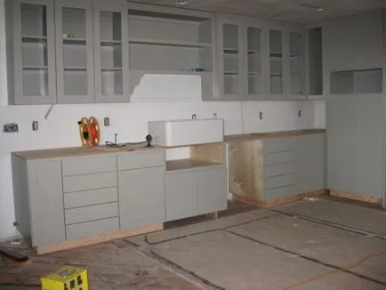 Фиксирането кухненски шкафове с видовете стена, на етапи, средства и крепежни елементи