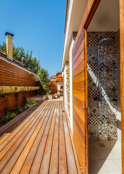 duș în aer liber în țară cu propriile mâini cum să construiască cum să duș la cabana - fotografie houzz