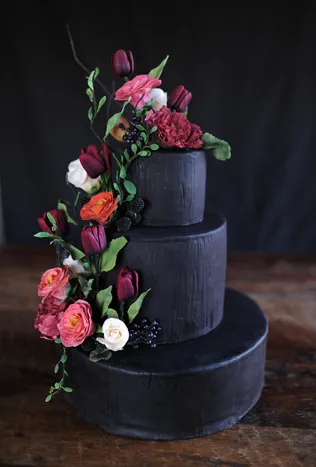 A szabályok megszegése a fekete esküvői torták