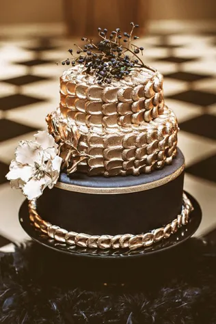 Нарушаването на правилата на черни сватбени торти
