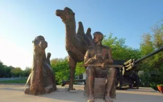 Monument Dog Squad, tartály rombolók