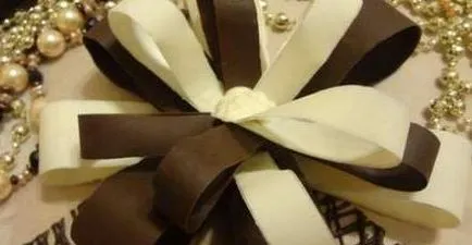 Crafts saját kezűleg - hogyan lehet a csokoládé torta dekoráció íj