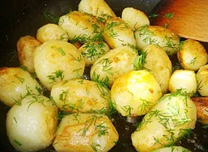 Постенето ден на картофи (дори и заквасена сметана, лук, копър, магданоз) - загуба на тегло на диети