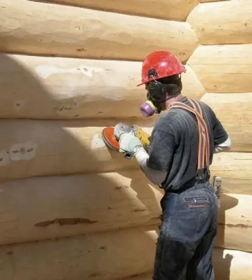 Шлифоване и боядисване на дървена къща - строителни работи цени