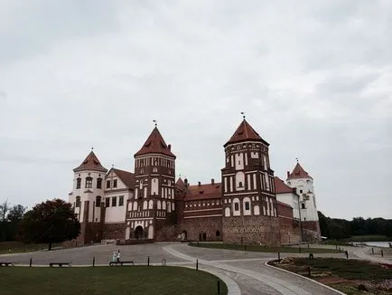 Mir Castelul Belarus - o fotografie, adresa, orele de deschidere