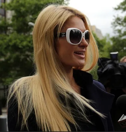 Társaságbeli Paris Hilton és a frizuráját fotók, vélemények, fotók hajvágásra és frizura