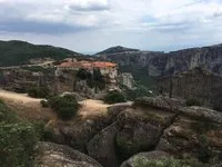 Meteora - hol található, és hogyan éri el, megtekintését és állványok, étel és szuvenírek