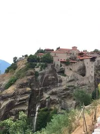 Meteora - hol található, és hogyan éri el, megtekintését és állványok, étel és szuvenírek