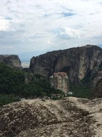 Meteora - hol található, és hogyan éri el, megtekintését és állványok, étel és szuvenírek