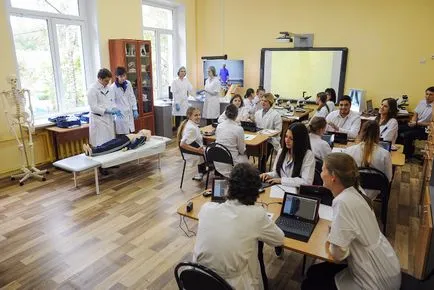 București, știri, a început un proiect de vară - o școală de tineri chirurg