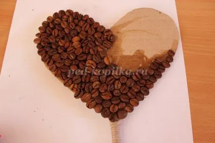 Topiary кафе сърце с ръцете си