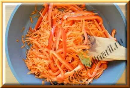 Запържете зеле в доматен сос с моркови и червен пипер, ода за гастрономия