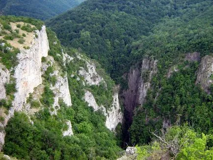 Baie Tineretului (Kara-cerșetori) în Marele Canion din Crimeea ~ Krymtur